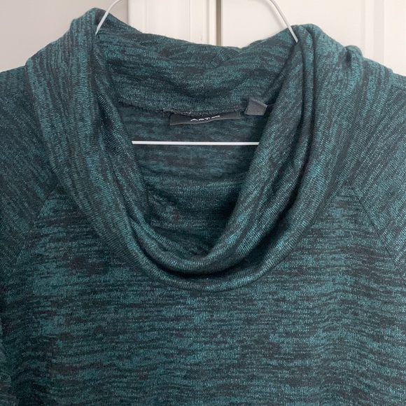 Womens cold shoulder turtleneck sweater - Picture 2 of 4